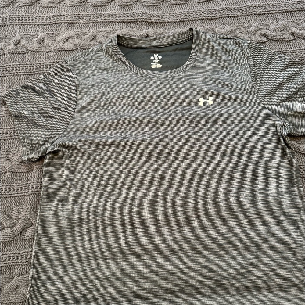 Under Armour Women's Black/Gray Tee XL - Picture 2 of 9